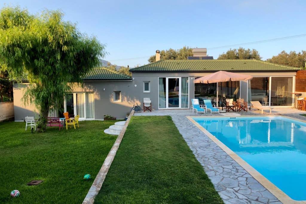 Вилла Sunlit Pool House Posidhonia  Экстерьер фото